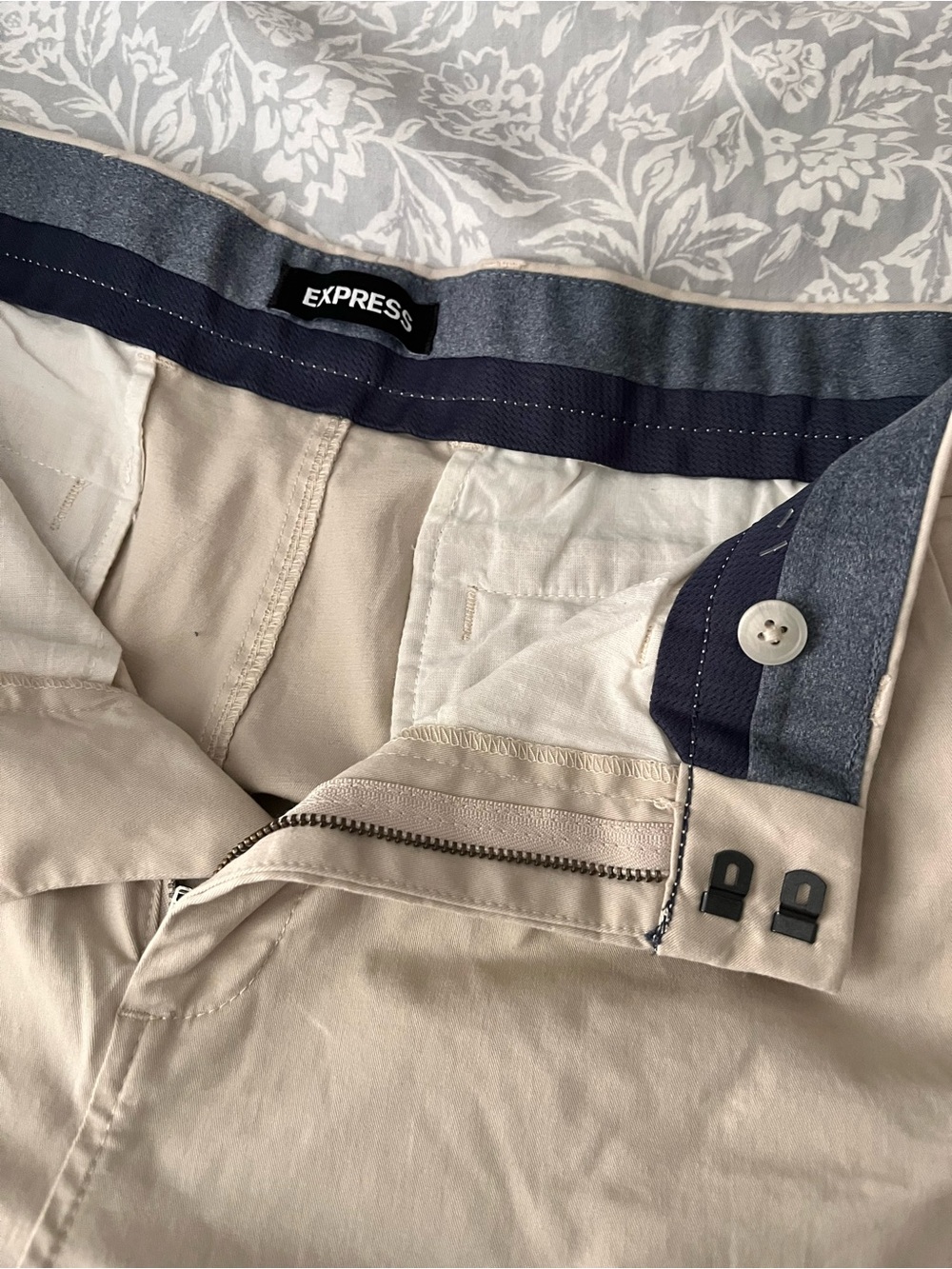 Express Men’s Beige/Tan Chino Pants